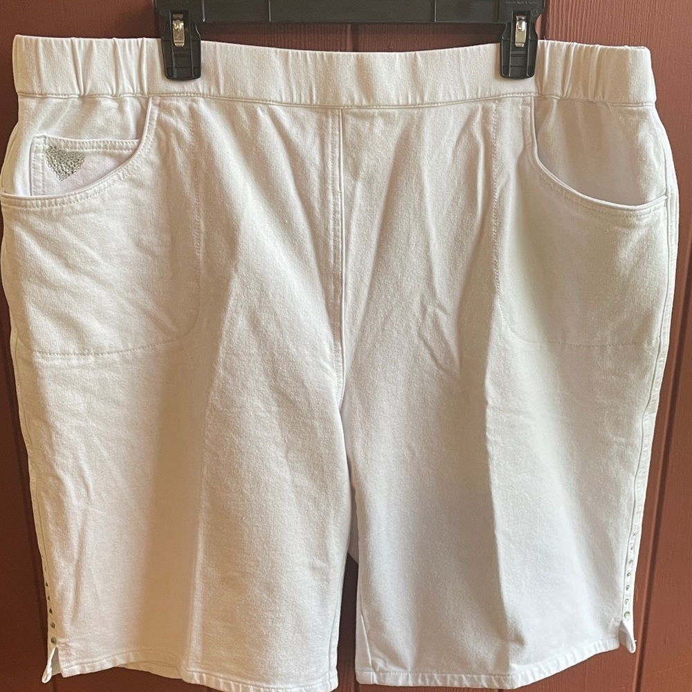 Quacker Factory Size 2X Women's White Bermuda Shorts